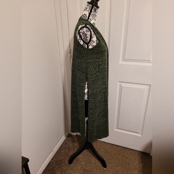 LuLaRoe Green/black heathered sleeveless open‎ vest with split sides - Picture 2 of 5